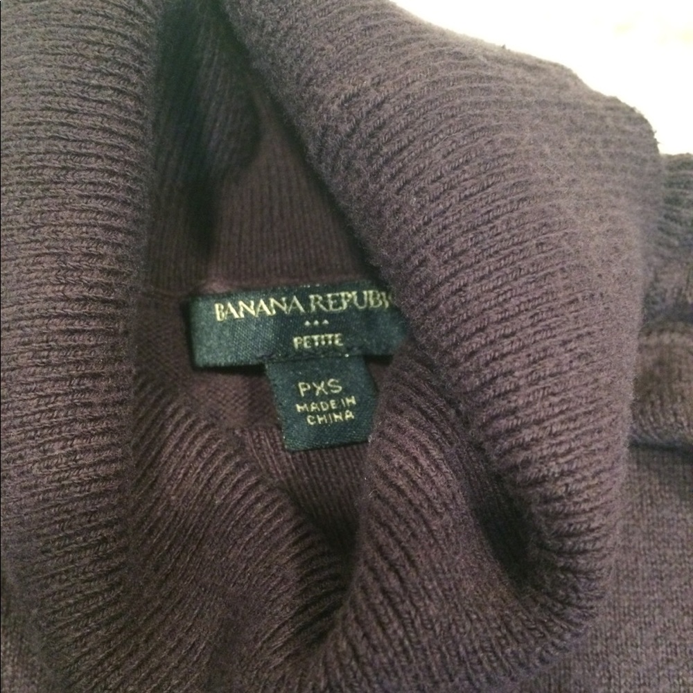 Short sleeve turtleneck sweater